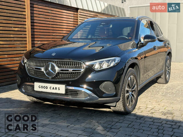Черный Мерседес ГЛЦ-Класс, объемом двигателя 1.99 л и пробегом 53 тыс. км за 63000 $, фото 2 на Automoto.ua
