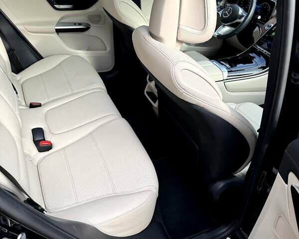 Черный Мерседес ГЛЦ-Класс, объемом двигателя 2 л и пробегом 7 тыс. км за 57000 $, фото 18 на Automoto.ua