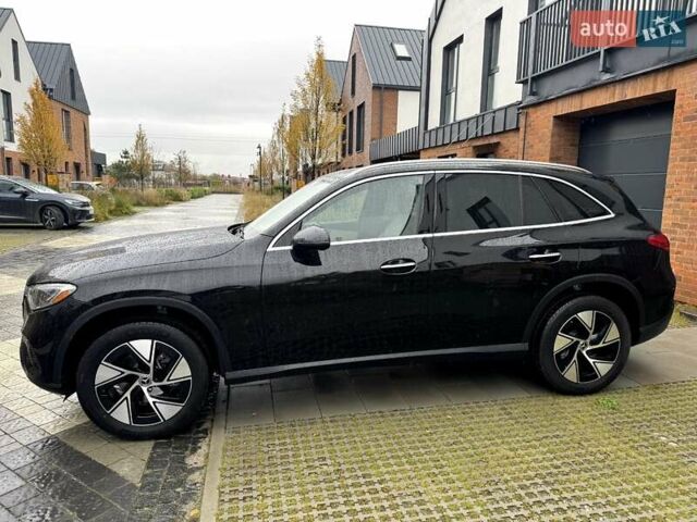 Черный Мерседес ГЛЦ-Класс, объемом двигателя 2 л и пробегом 7 тыс. км за 57000 $, фото 2 на Automoto.ua