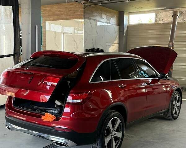 Мерседес ГЛЦ-Клас 2016 у Львові на Automoto.ua Червоний Мерседес ГЛЦ-Клас, об'ємом двигуна 2 л та пробігом 125 тис. км за 22500 $, фото 7 на Automoto.ua