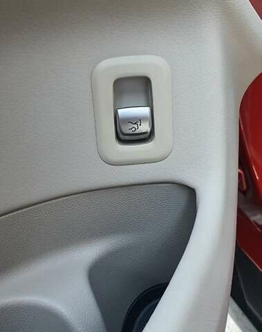 Мерседес ГЛЦ-Клас 2016 у Львові на Automoto.ua Червоний Мерседес ГЛЦ-Клас, об'ємом двигуна 2 л та пробігом 125 тис. км за 22500 $, фото 30 на Automoto.ua