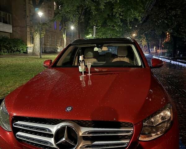 Мерседес ГЛЦ-Клас 2016 у Львові на Automoto.ua Червоний Мерседес ГЛЦ-Клас, об'ємом двигуна 2 л та пробігом 125 тис. км за 22500 $, фото 8 на Automoto.ua