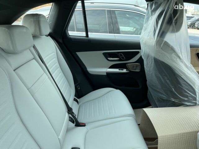 Мерседес ГЛЦ-Клас, об'ємом двигуна 2 л та пробігом 1 тис. км за 90746 $, фото 30 на Automoto.ua