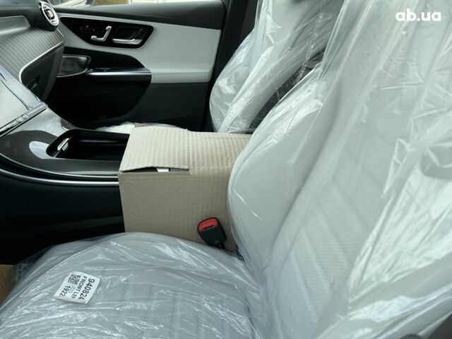 Мерседес ГЛЦ-Клас, об'ємом двигуна 2 л та пробігом 1 тис. км за 90746 $, фото 33 на Automoto.ua