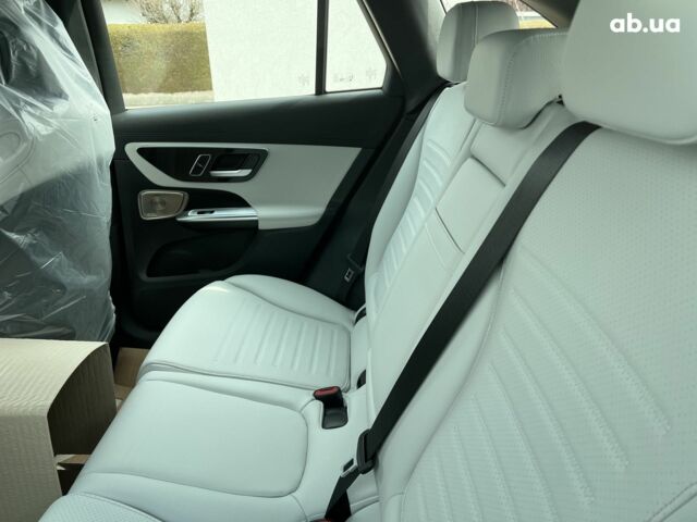 Мерседес ГЛЦ-Клас, об'ємом двигуна 2 л та пробігом 1 тис. км за 90746 $, фото 31 на Automoto.ua