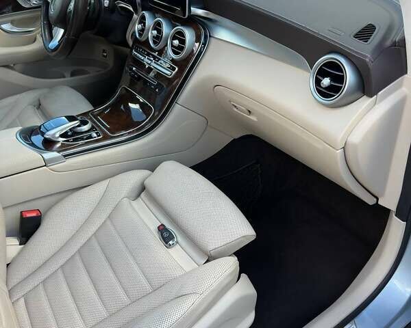 Серый Мерседес ГЛЦ-Класс, объемом двигателя 1.99 л и пробегом 93 тыс. км за 20600 $, фото 5 на Automoto.ua