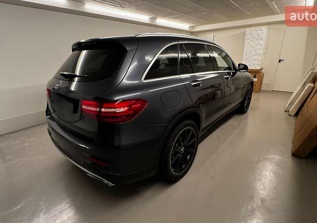 Серый Мерседес ГЛЦ-Класс, объемом двигателя 2 л и пробегом 120 тыс. км за 25500 $, фото 2 на Automoto.ua