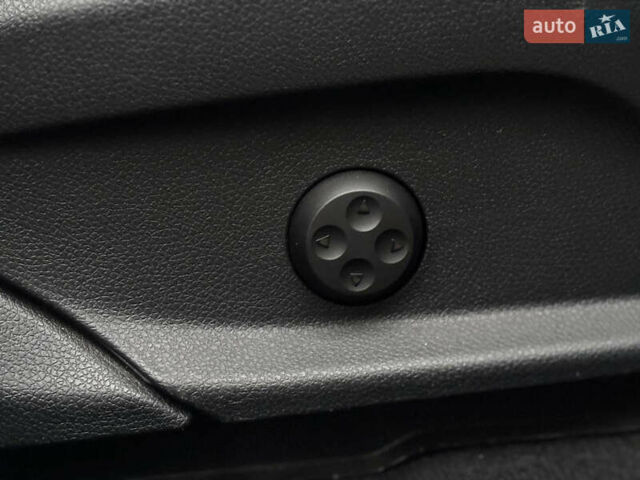 Серый Мерседес ГЛЦ-Класс, объемом двигателя 1.99 л и пробегом 140 тыс. км за 37900 $, фото 18 на Automoto.ua