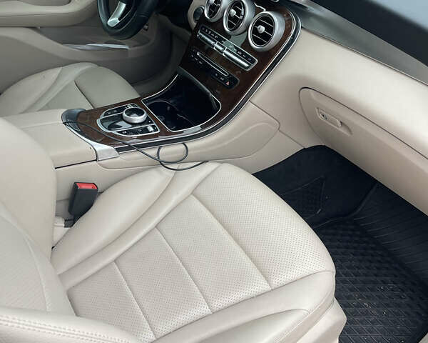 Серый Мерседес ГЛЦ-Класс, объемом двигателя 1.99 л и пробегом 140 тыс. км за 25500 $, фото 7 на Automoto.ua