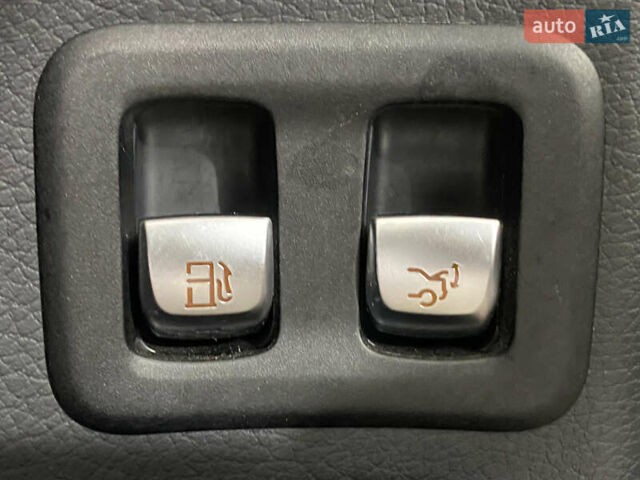 Серый Мерседес ГЛЦ-Класс, объемом двигателя 2 л и пробегом 159 тыс. км за 33450 $, фото 27 на Automoto.ua