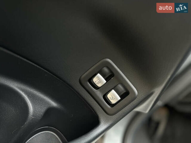 Сірий Мерседес ГЛЦ-Клас, об'ємом двигуна 1.99 л та пробігом 94 тис. км за 28800 $, фото 96 на Automoto.ua