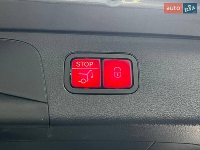 Серый Мерседес ГЛЦ-Класс, объемом двигателя 1.99 л и пробегом 46 тыс. км за 33990 $, фото 49 на Automoto.ua