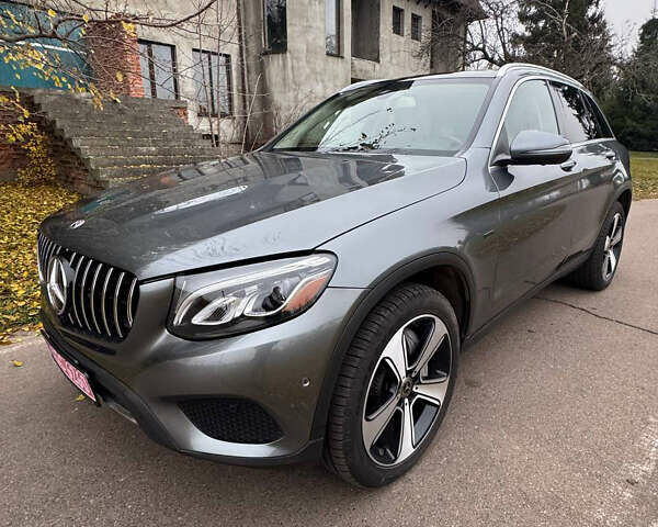 Серый Мерседес ГЛЦ-Класс, объемом двигателя 2 л и пробегом 130 тыс. км за 31600 $, фото 3 на Automoto.ua
