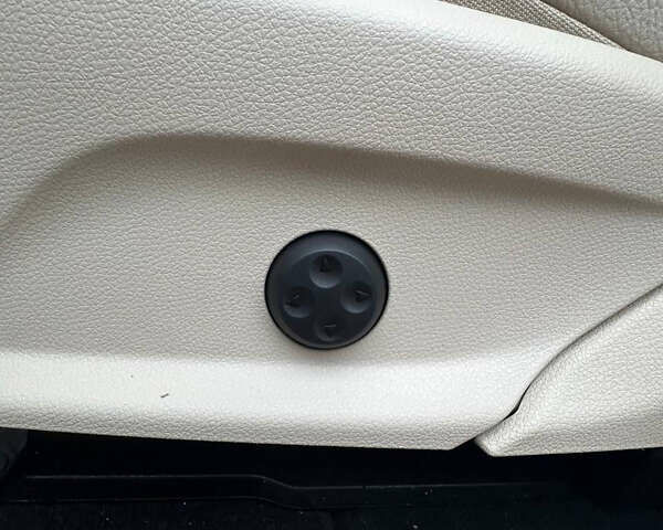 Серый Мерседес ГЛЦ-Класс, объемом двигателя 2 л и пробегом 130 тыс. км за 31600 $, фото 29 на Automoto.ua