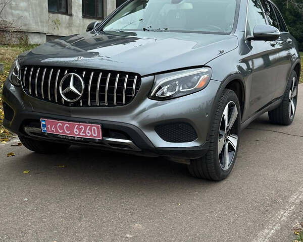 Серый Мерседес ГЛЦ-Класс, объемом двигателя 2 л и пробегом 130 тыс. км за 31600 $, фото 1 на Automoto.ua