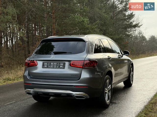 Серый Мерседес ГЛЦ-Класс, объемом двигателя 2 л и пробегом 90 тыс. км за 28500 $, фото 2 на Automoto.ua