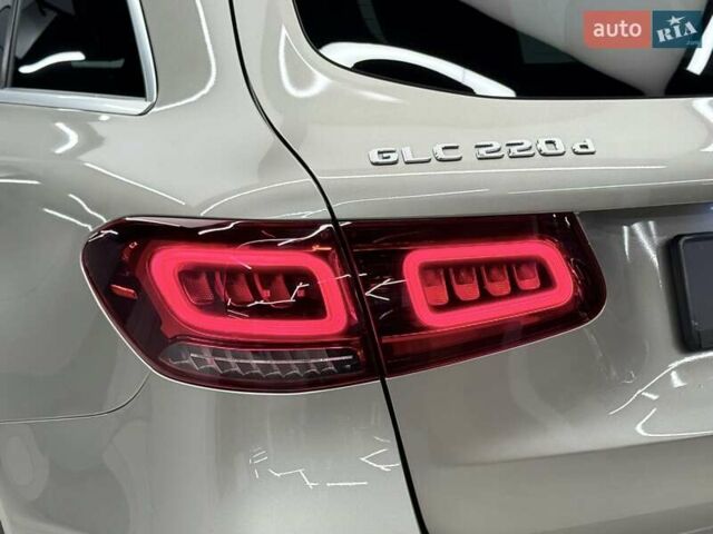Серый Мерседес ГЛЦ-Класс, объемом двигателя 1.95 л и пробегом 45 тыс. км за 50700 $, фото 10 на Automoto.ua