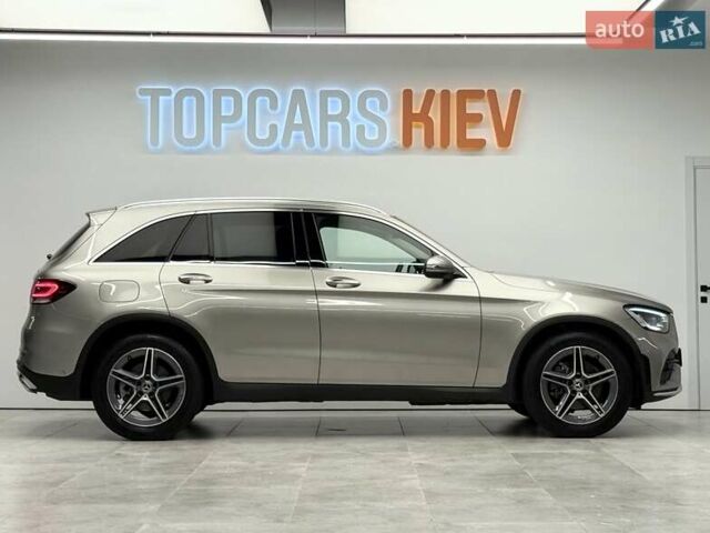 Серый Мерседес ГЛЦ-Класс, объемом двигателя 1.95 л и пробегом 45 тыс. км за 50700 $, фото 3 на Automoto.ua