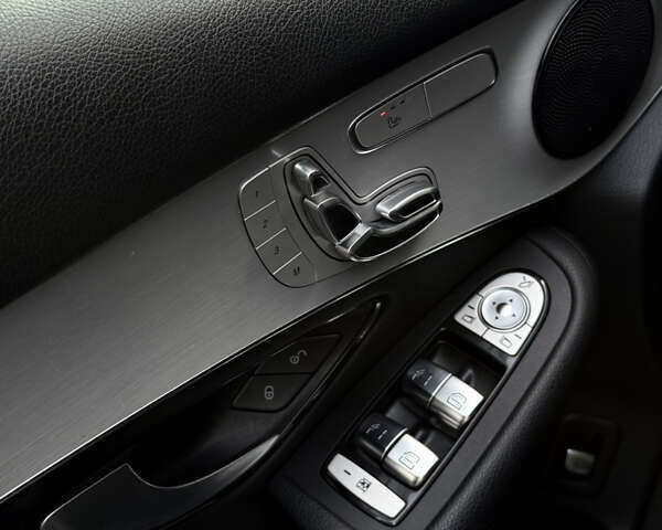 Серый Мерседес ГЛЦ-Класс, объемом двигателя 2 л и пробегом 90 тыс. км за 28500 $, фото 12 на Automoto.ua