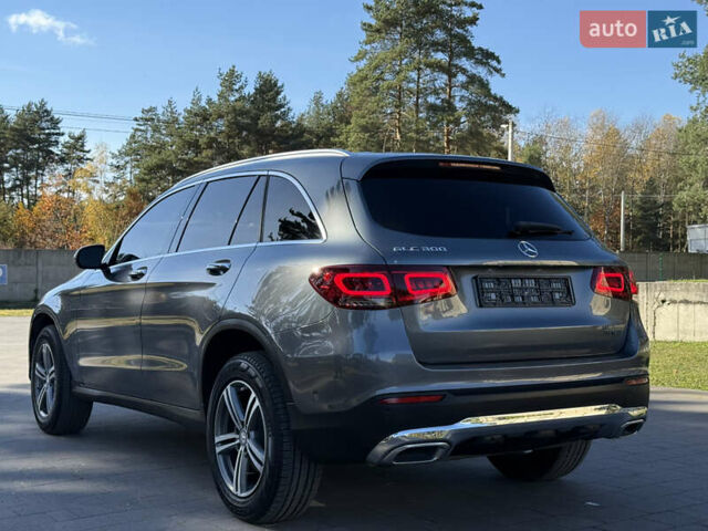 Серый Мерседес ГЛЦ-Класс, объемом двигателя 2 л и пробегом 90 тыс. км за 28500 $, фото 3 на Automoto.ua
