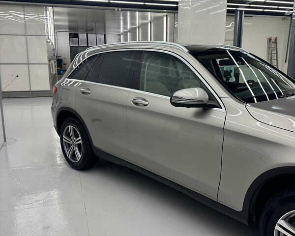 Серый Мерседес ГЛЦ-Класс, объемом двигателя 1.99 л и пробегом 75 тыс. км за 37500 $, фото 5 на Automoto.ua