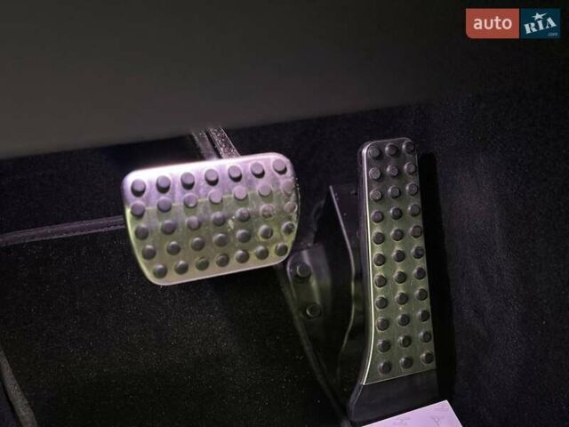 Серый Мерседес ГЛЦ-Класс, объемом двигателя 1.95 л и пробегом 72 тыс. км за 54900 $, фото 43 на Automoto.ua