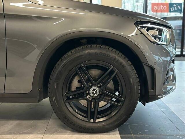 Серый Мерседес ГЛЦ-Класс, объемом двигателя 1.95 л и пробегом 72 тыс. км за 54900 $, фото 4 на Automoto.ua