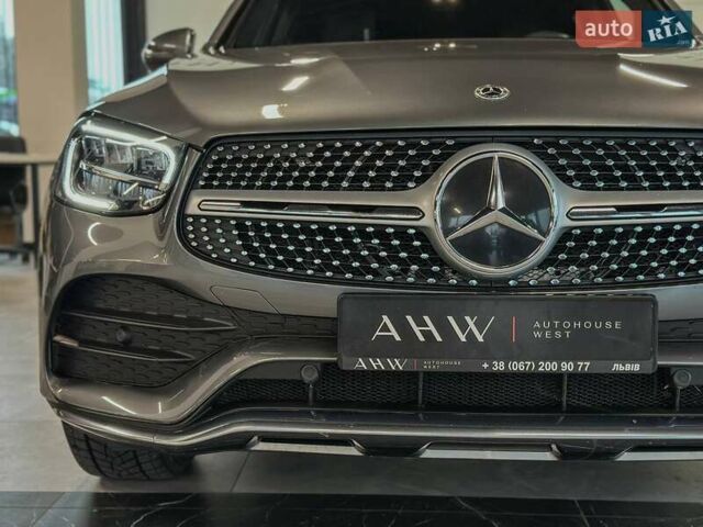 Серый Мерседес ГЛЦ-Класс, объемом двигателя 1.95 л и пробегом 72 тыс. км за 54900 $, фото 2 на Automoto.ua