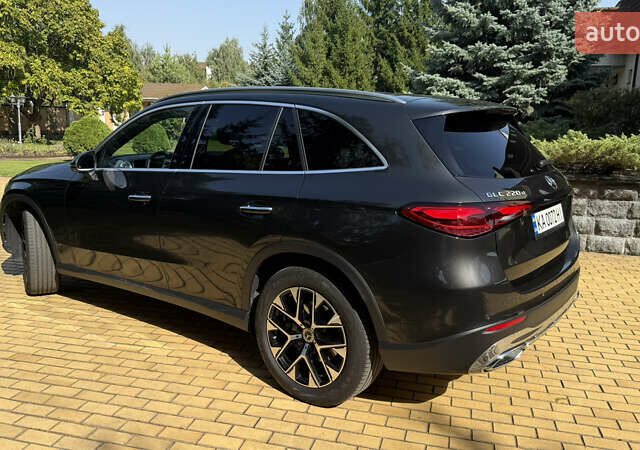 Серый Мерседес ГЛЦ-Класс, объемом двигателя 1.99 л и пробегом 54 тыс. км за 70000 $, фото 4 на Automoto.ua