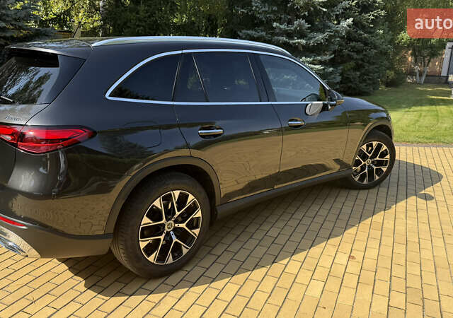 Серый Мерседес ГЛЦ-Класс, объемом двигателя 1.99 л и пробегом 54 тыс. км за 70000 $, фото 3 на Automoto.ua