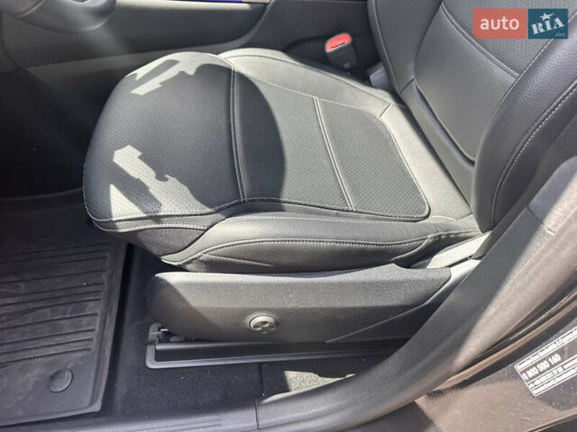 Серый Мерседес ГЛЦ-Класс, объемом двигателя 1.99 л и пробегом 54 тыс. км за 70000 $, фото 24 на Automoto.ua