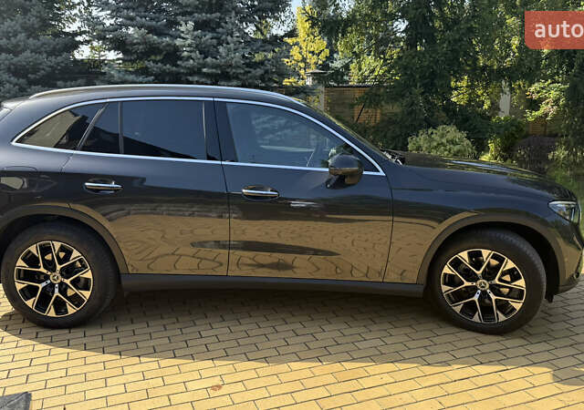 Серый Мерседес ГЛЦ-Класс, объемом двигателя 1.99 л и пробегом 54 тыс. км за 70000 $, фото 2 на Automoto.ua