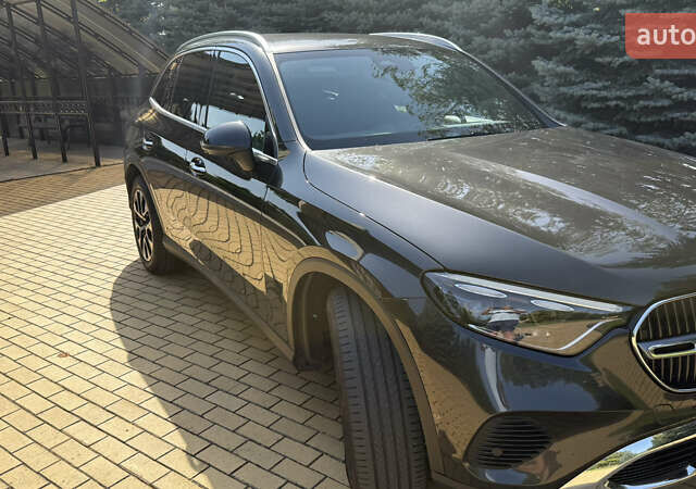 Серый Мерседес ГЛЦ-Класс, объемом двигателя 1.99 л и пробегом 54 тыс. км за 70000 $, фото 1 на Automoto.ua