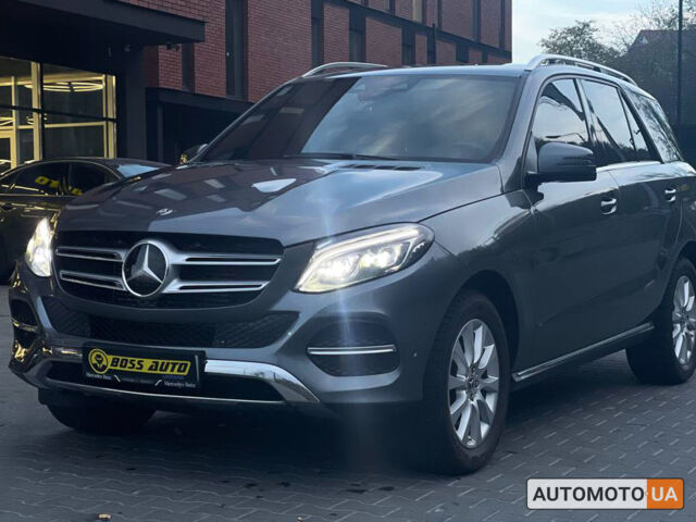 Серый Мерседес ГЛE 350, объемом двигателя 3 л и пробегом 179 тыс. км за 39700 $, фото 2 на Automoto.ua
