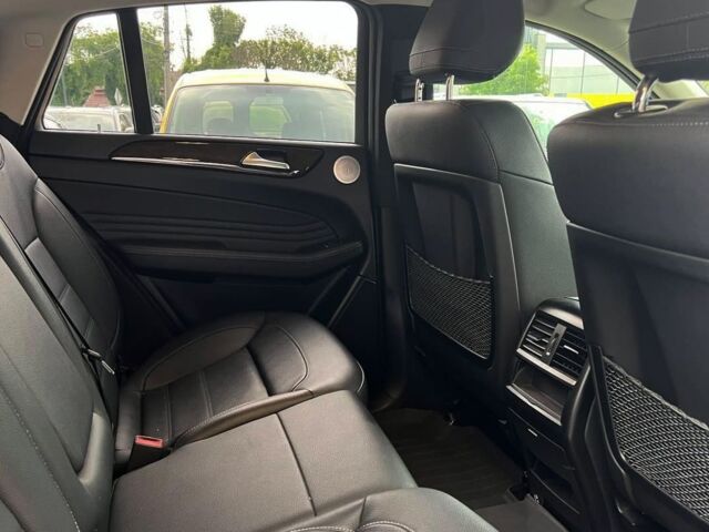 Черный Мерседес ГЛE 400, объемом двигателя 3 л и пробегом 67 тыс. км за 47999 $, фото 26 на Automoto.ua