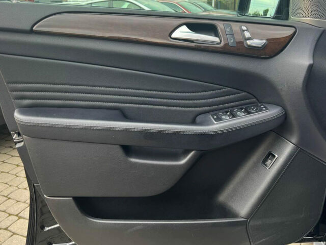 Черный Мерседес ГЛE 400, объемом двигателя 3 л и пробегом 67 тыс. км за 47999 $, фото 8 на Automoto.ua