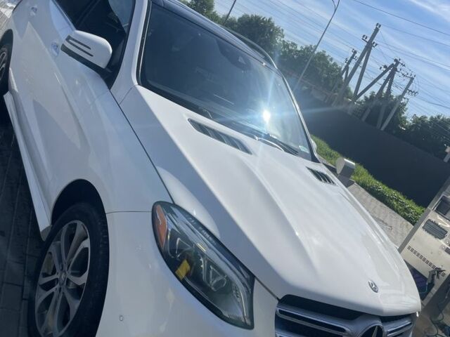 Белый Мерседес ГЛЕ-Класс, объемом двигателя 3 л и пробегом 220 тыс. км за 38500 $, фото 2 на Automoto.ua