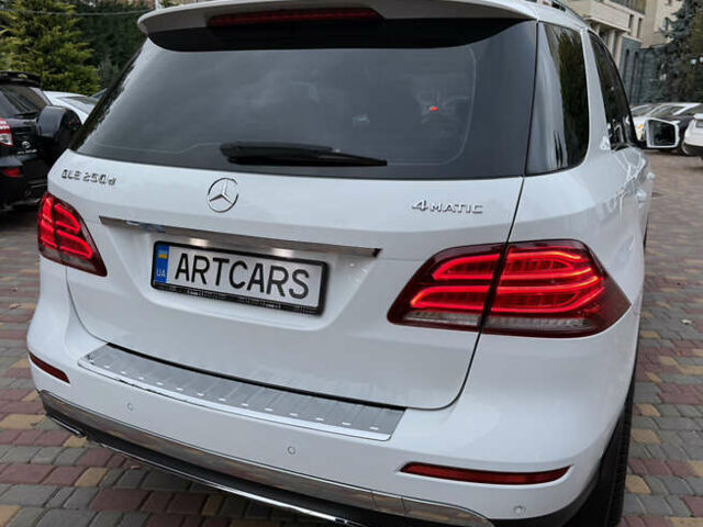 Мерседес ГЛЕ-Класс 2015 в Одессе на Automoto.ua Белый Мерседес ГЛЕ-Класс, объемом двигателя 2.14 л и пробегом 271 тыс. км за 29500 $, фото 8 на Automoto.ua