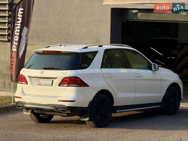 Мерседес ГЛЕ-Класс 2015 в Харькове на Automoto.ua Белый Мерседес ГЛЕ-Класс, объемом двигателя 2.14 л и пробегом 193 тыс. км за 26500 $, фото 6 на Automoto.ua