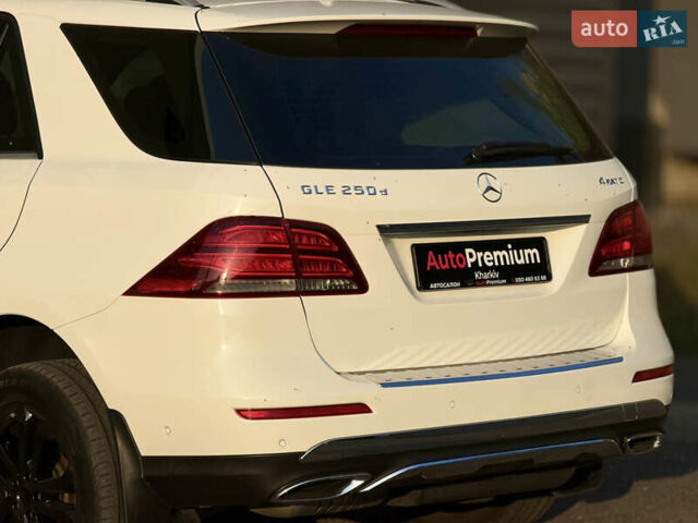 Мерседес ГЛЕ-Класс 2015 в Харькове на Automoto.ua Белый Мерседес ГЛЕ-Класс, объемом двигателя 2.14 л и пробегом 193 тыс. км за 26500 $, фото 9 на Automoto.ua
