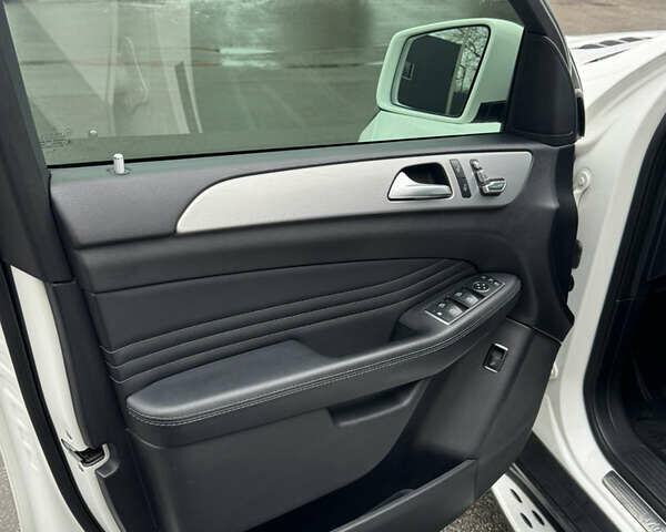 Білий Мерседес ГЛЕ-Клас, об'ємом двигуна 3 л та пробігом 196 тис. км за 34000 $, фото 10 на Automoto.ua