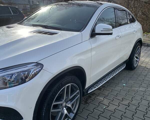 Белый Мерседес ГЛЕ-Класс, объемом двигателя 2.99 л и пробегом 180 тыс. км за 37800 $, фото 2 на Automoto.ua