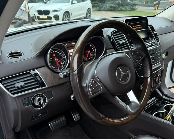 Мерседес ГЛЕ-Класс 2015 в Одессе на Automoto.ua Белый Мерседес ГЛЕ-Класс, объемом двигателя 2.14 л и пробегом 271 тыс. км за 29500 $, фото 9 на Automoto.ua