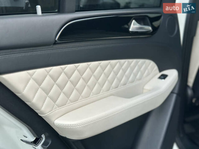 Белый Мерседес ГЛЕ-Класс, объемом двигателя 3 л и пробегом 155 тыс. км за 45900 $, фото 75 на Automoto.ua