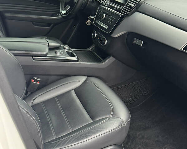 Білий Мерседес ГЛЕ-Клас, об'ємом двигуна 3 л та пробігом 196 тис. км за 34000 $, фото 19 на Automoto.ua