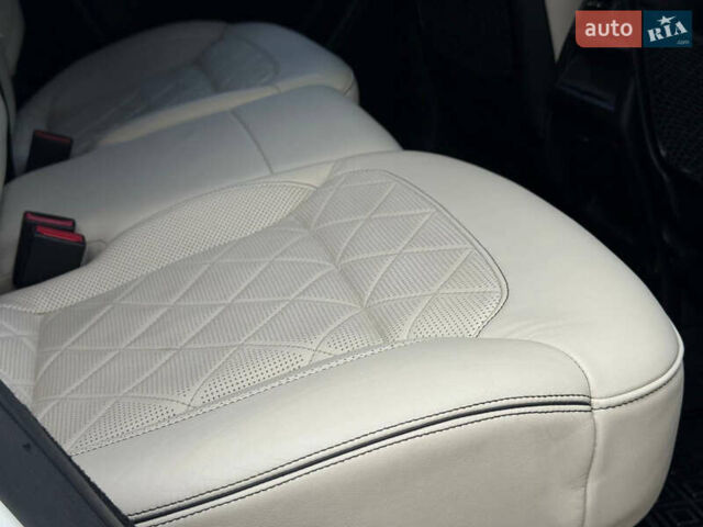 Белый Мерседес ГЛЕ-Класс, объемом двигателя 3 л и пробегом 175 тыс. км за 37800 $, фото 27 на Automoto.ua