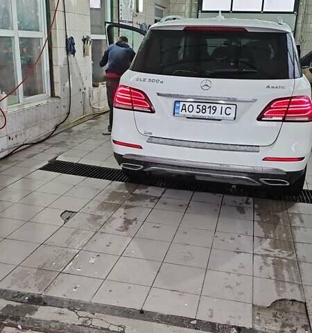 Белый Мерседес ГЛЕ-Класс, объемом двигателя 2.1 л и пробегом 190 тыс. км за 33000 $, фото 4 на Automoto.ua