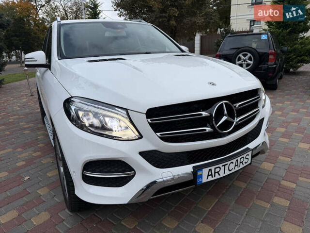 Мерседес ГЛЕ-Класс 2015 в Одессе на Automoto.ua Белый Мерседес ГЛЕ-Класс, объемом двигателя 2.14 л и пробегом 271 тыс. км за 29500 $, фото 1 на Automoto.ua