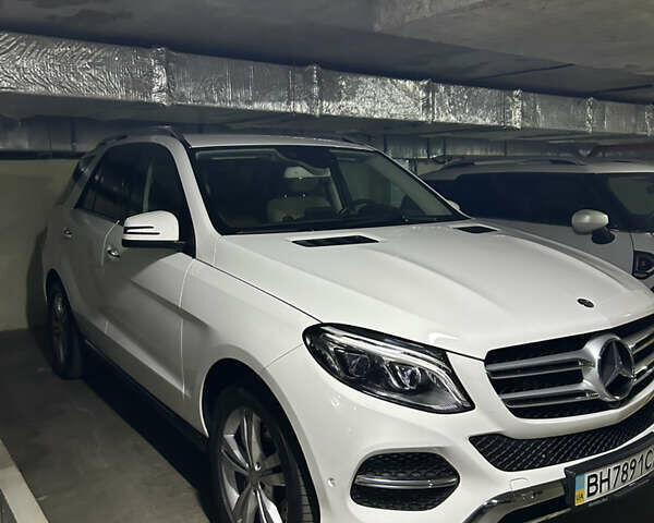 Белый Мерседес ГЛЕ-Класс, объемом двигателя 3 л и пробегом 59 тыс. км за 37800 $, фото 1 на Automoto.ua