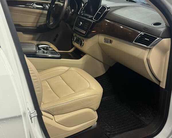 Белый Мерседес ГЛЕ-Класс, объемом двигателя 3 л и пробегом 160 тыс. км за 35500 $, фото 25 на Automoto.ua